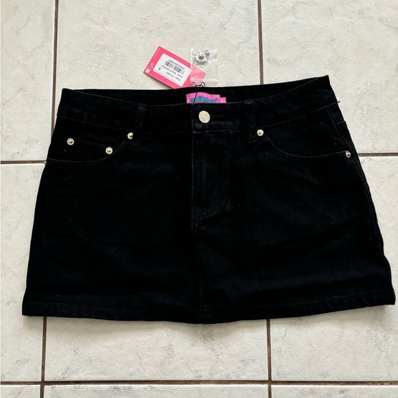 Edikted Dresses & Skirts - Edikted Jet Black Mini Skirt